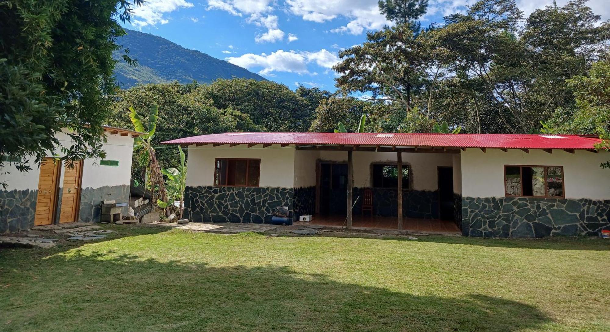 Lia B&B Lucmabamba Sahuayaco Bagian luar foto