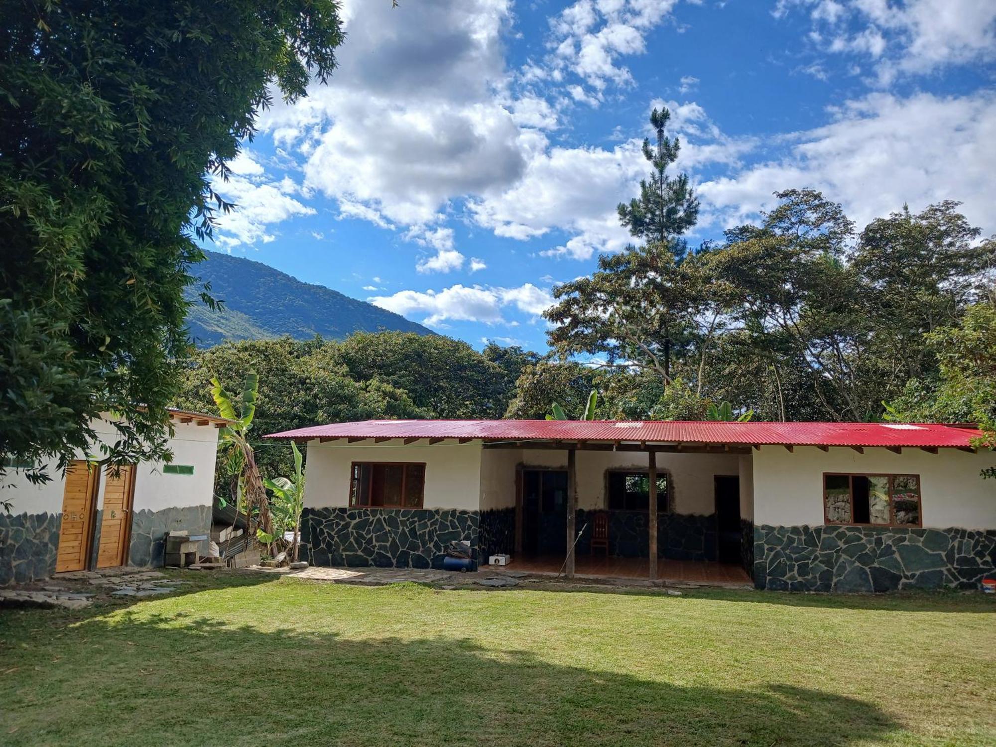 Lia B&B Lucmabamba Sahuayaco Bagian luar foto