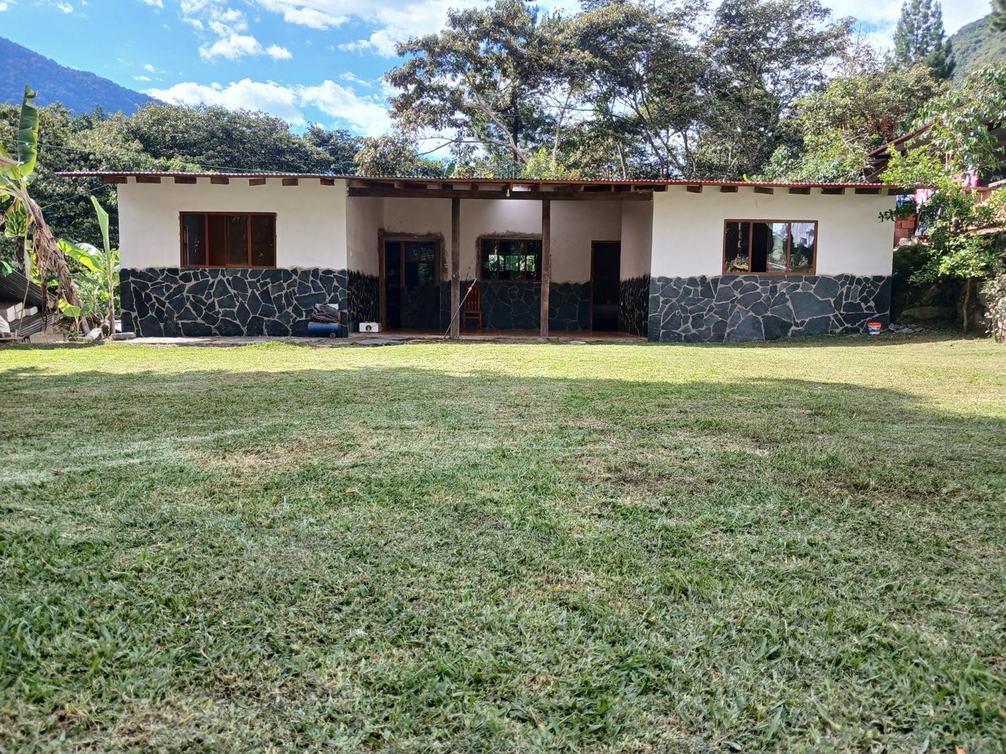 Lia B&B Lucmabamba Sahuayaco Bagian luar foto